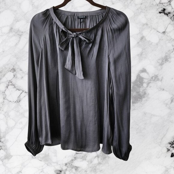 Torrid Gray Tie Front Peasant Blouse Size 00 (M/L) - Picture 6 of 6